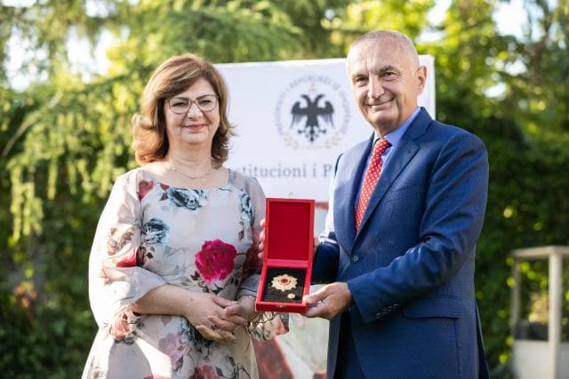 Presidenti Meta vlerëson me dekoratën “Nderi i Kombit” etnomuzikologun Ramadan Sokoli