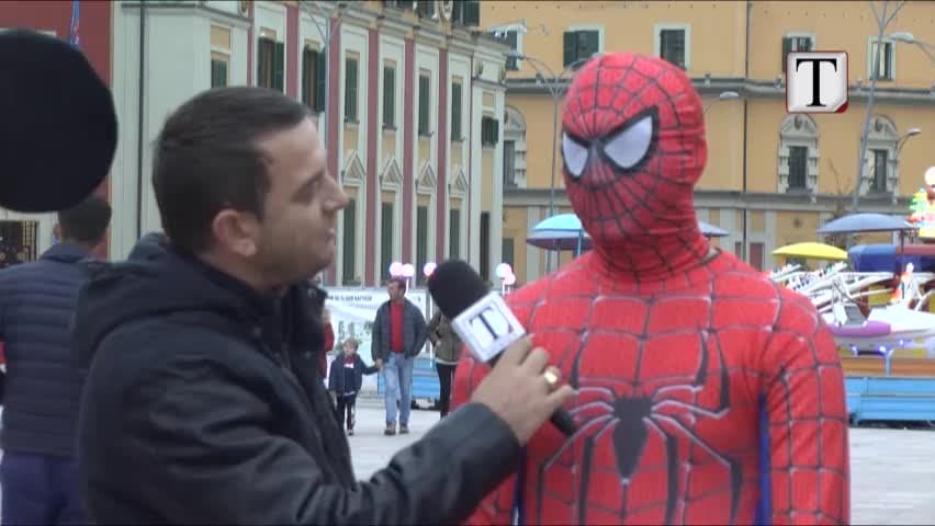 Reportazh /Atmosfera në Sheshin Skënderbej (VIDEO)