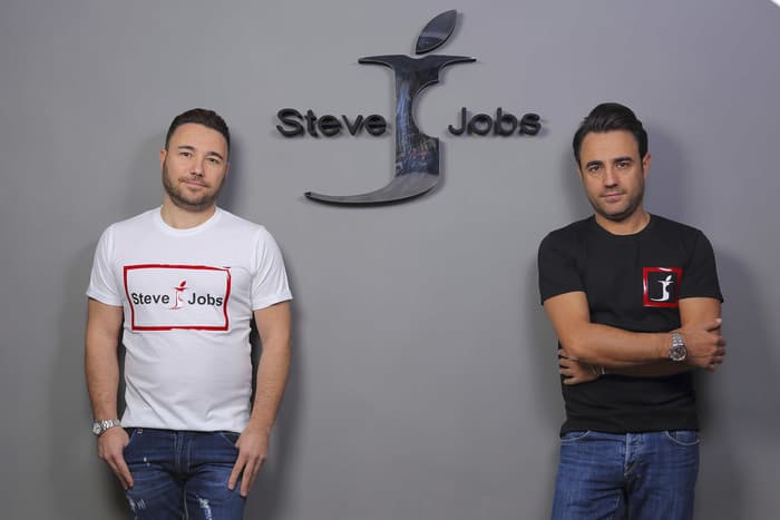 Ideja e zgjuar e dy vëllezërve sipërmarrës dhe beteja e fituar me kompaninë “Apple”