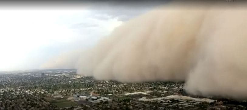 Stuhia apokaliptike mbi Arizona shkatërron shtëpitë dhe ndërpret energjinë (VIDEO)