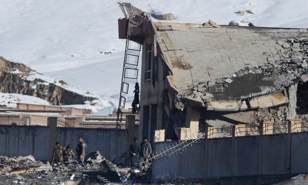 Përgjaket Aganistani, talibanët vrasin mbi 100 vetë në sulmin ndaj bazës ushtarake