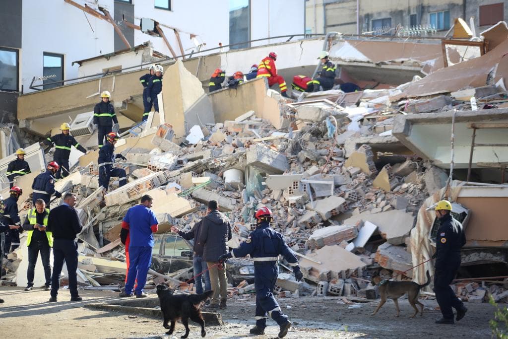 Tërmeti në Shqipëri, sizmologu italian: Dridhjet e tokës do të vijojnë me muaj