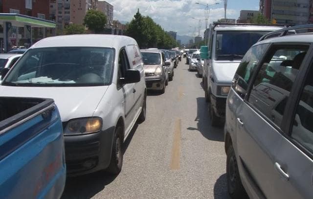 Qeveria dorëzohet për sistemin ‘Bonus-Malus’, ndryshon siguracioni i makinave