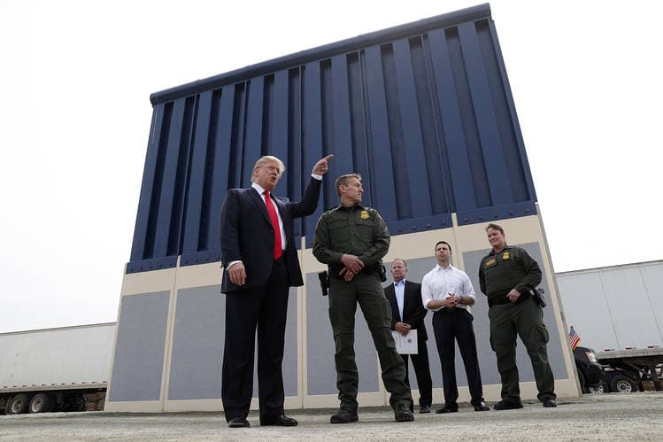 Trump zgjedh murin që do të ndërtohet me Meksikën