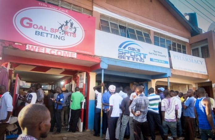 Uganda si Shqipëria, presidenti Museveni urdhëron ndalimin e basteve sportive