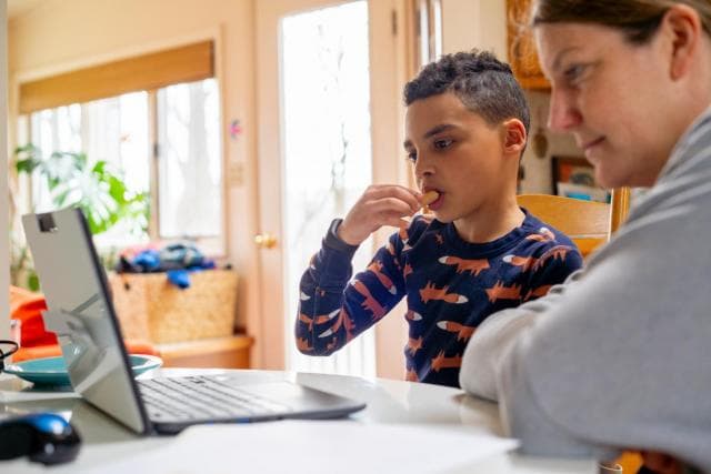 UNICEF/ 5 këshilla prindërve për të ndihmuar fëmijët gjatë pandemisë COVID-19