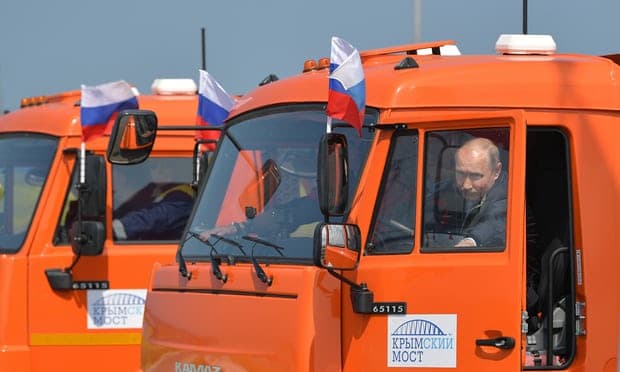 Putin hap urën 12 milje që lidh Krimenë me Rusinë, përfundon 6 muaj më herët