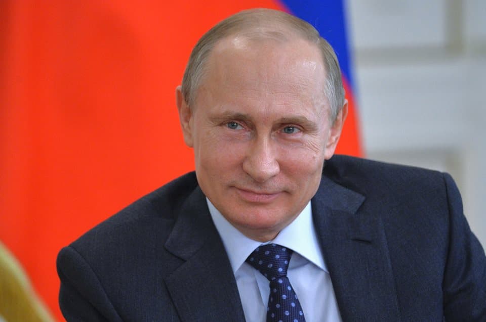 Putin mesazh urimi Metës për festat e nëntorit: Të forcojmë lidhjet tona