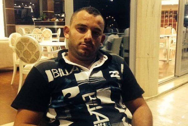 Vrasja në Vlorë/ Shpallen në kërkim autorët, pranga dy të rinjve që i ndihmuan (VIDEO)