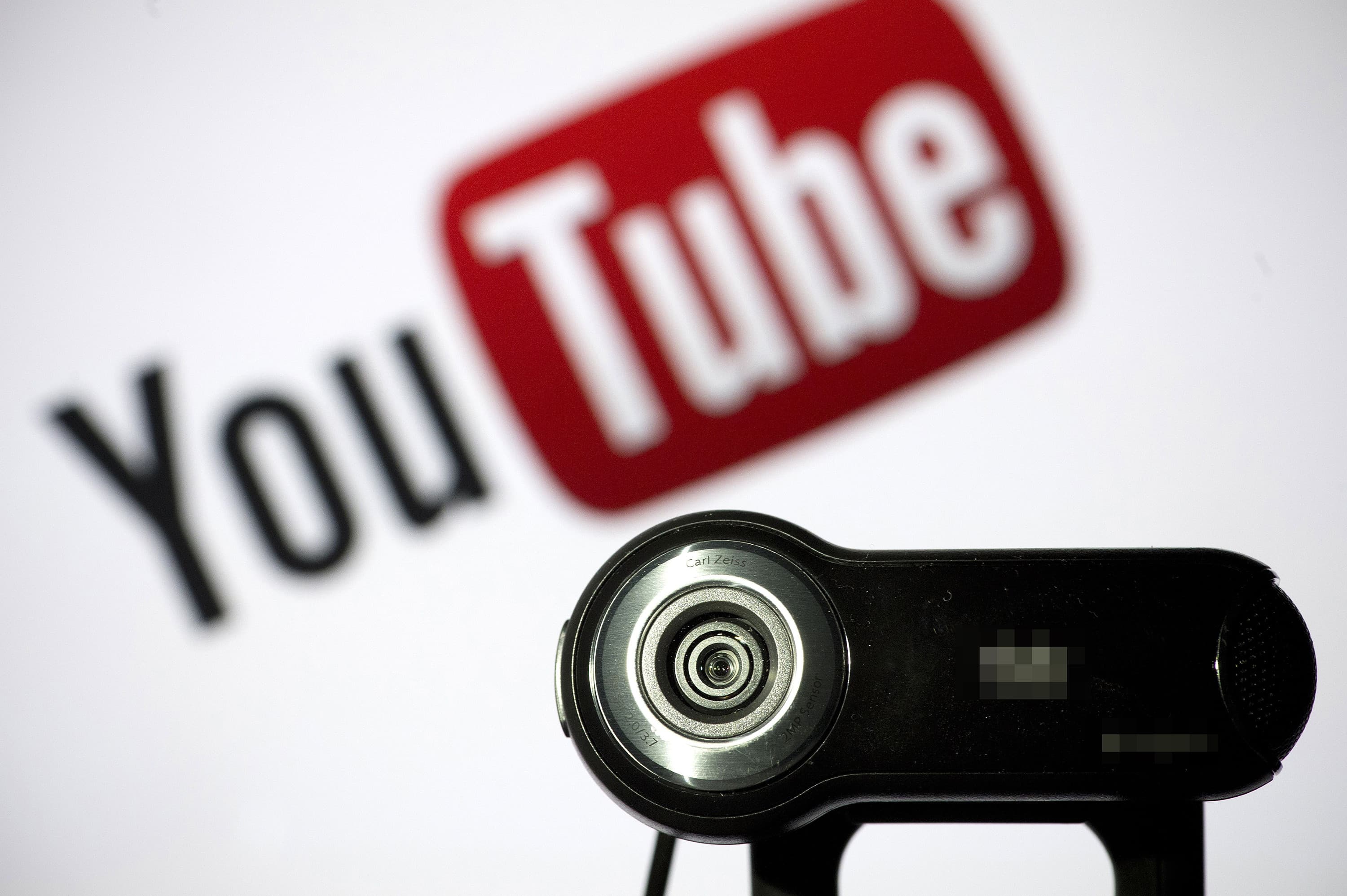 Komente pedofilësh në Youtube, kompanitë e mëdha ndërpresin reklamat