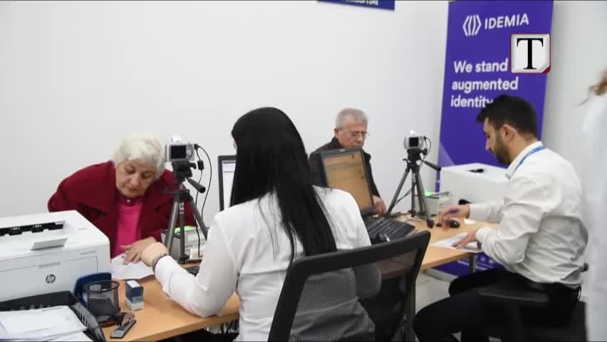Zgjedhjet “shtyjnë” afatin e vlefshmërisë së kartave (VIDEO)